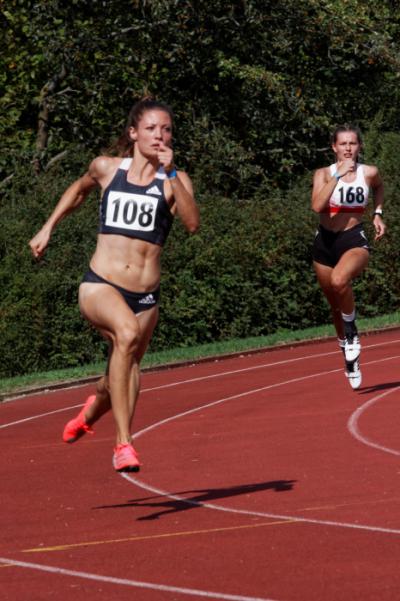 200m Lauf der Frauen in der Kurve