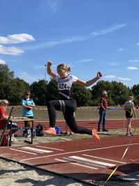 Lilli Hoffmann pulverisiert Bestweite um fast 60 Zentimeter